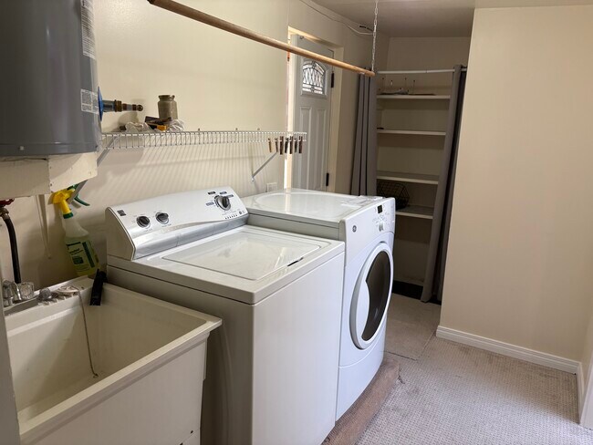 17676 57A Av in Surrey, BC - Building Photo - Building Photo