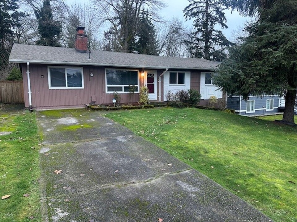 1833 S 246th Pl in Des Moines, WA - Building Photo