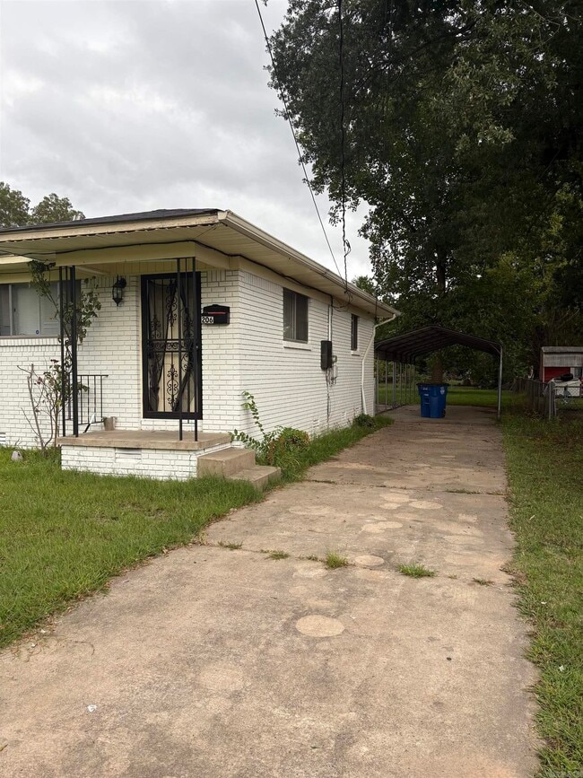 206 Mills St in North Little Rock, AR - Building Photo - Building Photo