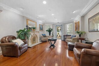 163 E 71st St, Unit 1C in New York, NY - Foto de edificio - Building Photo