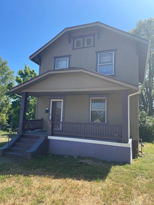 2332 Lakeview Ave in Dayton, OH - Building Photo
