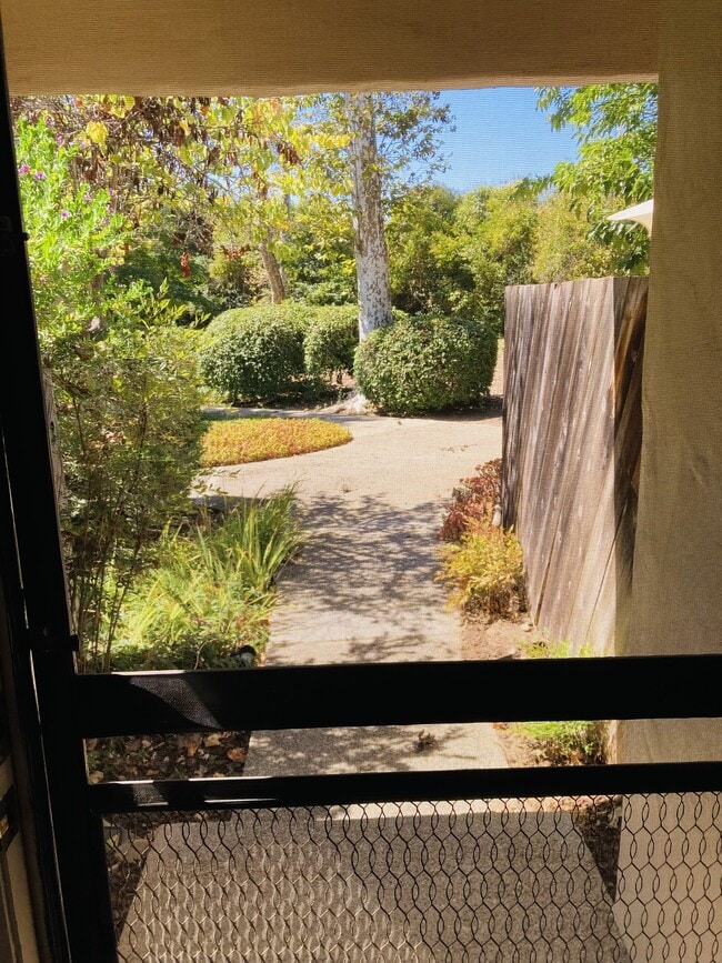 1115 Creekside Way in Ojai, CA - Building Photo - Building Photo