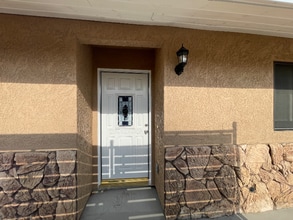 8560 Oakwood Ave in Hesperia, CA - Building Photo - Building Photo