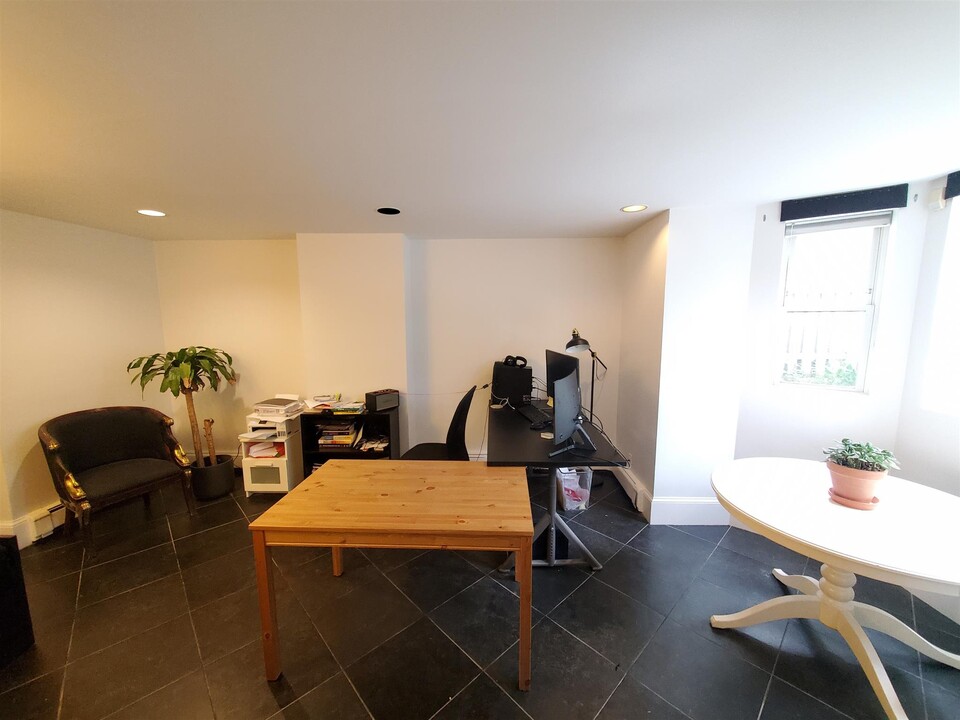 31 Inman St, Unit A in Cambridge, MA - Building Photo