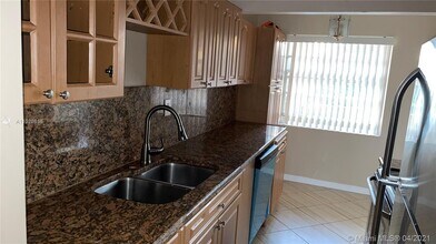 3120 N Pine Island Rd in Sunrise, FL - Building Photo - Building Photo