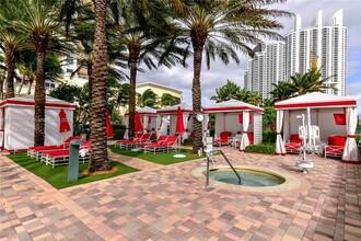 17875 Collins Ave, Unit 17875 in Sunny Isles Beach, FL - Building Photo - Building Photo