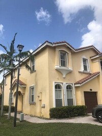 906 SW 149th Ct in Miami, FL - Foto de edificio - Building Photo