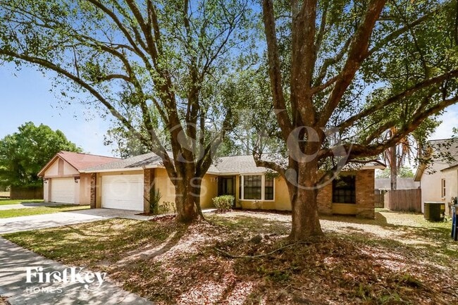 1907 Landside Dr in Valrico, FL - Foto de edificio - Building Photo
