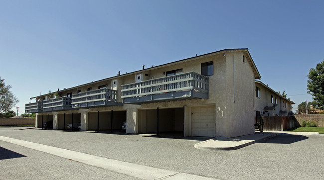 Mountainview Apartments in Fontana, CA - Building Photo - Building Photo