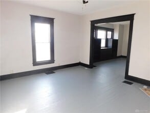 611 W Columbia St in Springfield, OH - Building Photo - Building Photo