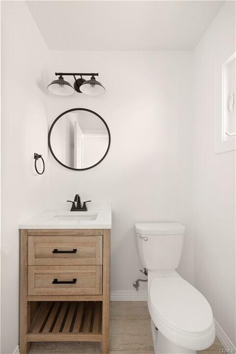 6136 Barrows Dr in West Hollywood, CA - Building Photo