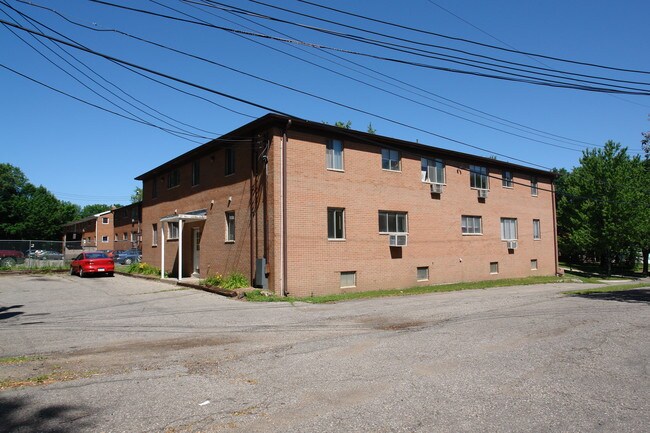 2901 Harwick Dr in Lansing, MI - Foto de edificio - Building Photo