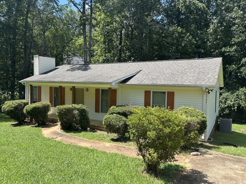 1003 Still Hollow Ln in Taylors, SC - Building Photo