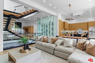 4535 Haskell Ave in Los Angeles, CA - Building Photo