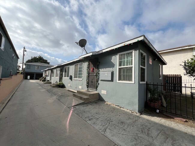 2728 Orchard Pl in South Gate, CA - Building Photo - Building Photo