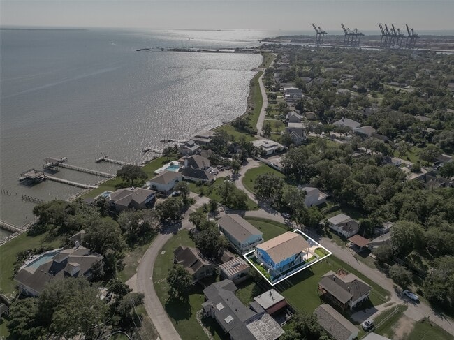 property at 108 Bay Oaks Dr