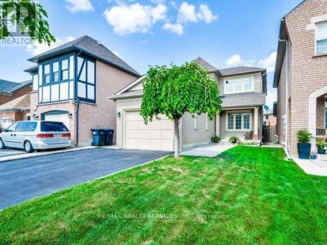 15 Chipmunk Crescent in Brampton, ON - Building Photo