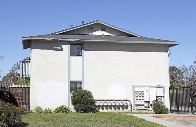 534 Smalley Ave in Hayward, CA - Foto de edificio - Building Photo