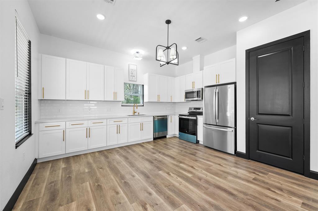 210 Canary St in Pointblank, TX - Building Photo
