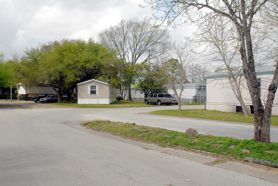 Deer Park Mobile Home Park in Deer Park, TX - Building Photo