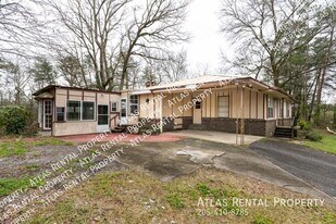 747 17th St in Calera, AL - Building Photo