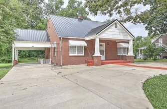 401 Hillcrest Dr in Greeneville, TN - Building Photo - Building Photo