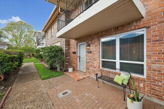 1880 Saxony Ln in Houston, TX - Building Photo - Building Photo