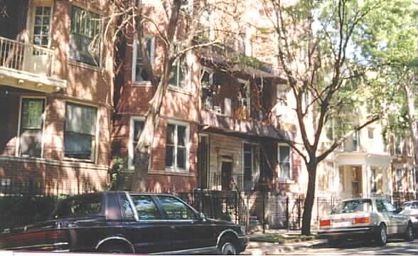 2435-4 N Albany Ave in Chicago, IL - Foto de edificio