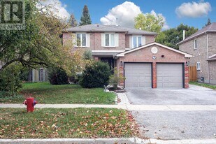 295 Brimson Dr in Newmarket, ON - Building Photo