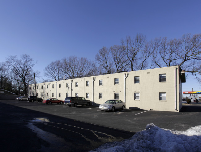 Heritage Court Apartments in West Berlin, NJ - Foto de edificio - Building Photo