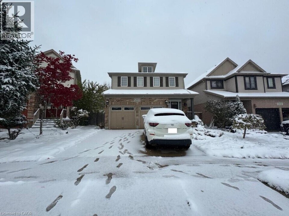 916 Magdalena Ct in Kitchener, ON - Building Photo