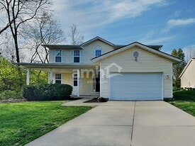 3075 Foxhound Dr in Hamilton, OH - Building Photo