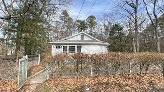 63 Gentian St in Browns Mills, NJ - Building Photo