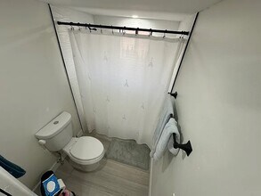8600 SW 133rd Avenue Rd, Unit apartment in Miami, FL - Building Photo - Building Photo