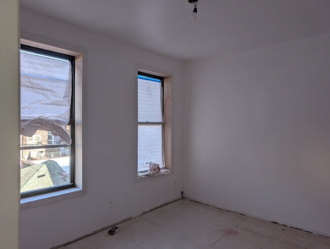 2361 E 24th St, Unit Apt 2 in Brooklyn, NY - Foto de edificio - Building Photo