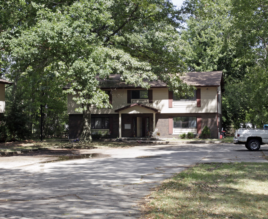 1200 Fruit St in Algonac, MI - Foto de edificio