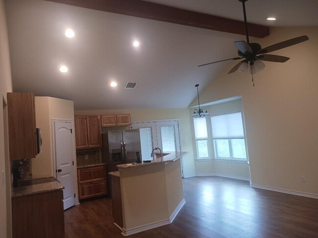 5404 Lake View Dr in Granbury, TX - Building Photo - Building Photo