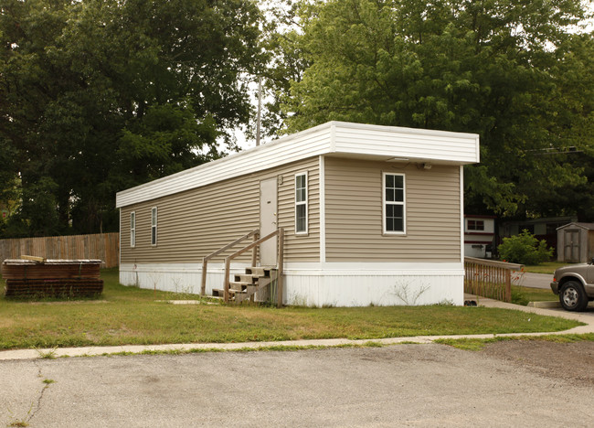 Sun Valley Mobile Home Estates in Jackson, MI - Building Photo - Building Photo