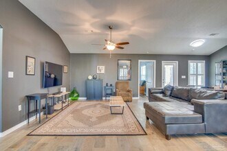 9025 Quail Roost Dr in Navarre, FL - Building Photo - Building Photo
