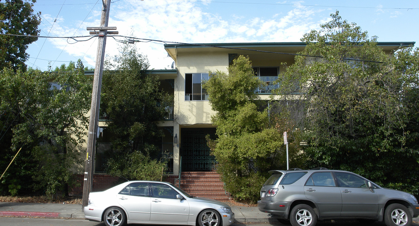 145 Bayo Vista Ave in Oakland, CA - Building Photo