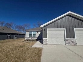 640 Fall Mdw Ln in Belton, MO - Building Photo