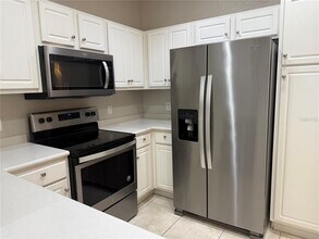 2586 Grand Central Pkwy in Orlando, FL - Building Photo - Building Photo