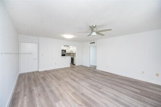 301 Sunrise Dr in Key Biscayne, FL - Building Photo - Building Photo