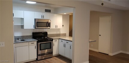5136 Golden Ln in Las Vegas, NV - Foto de edificio - Building Photo
