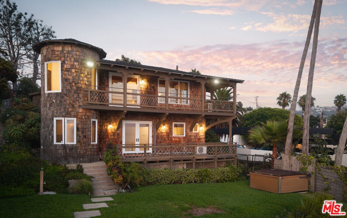 629 S Coast Hwy in Laguna Beach, CA - Building Photo