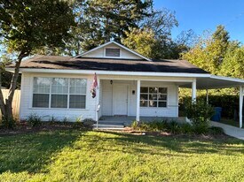 409 E Barnard St in Glennville, GA - Building Photo