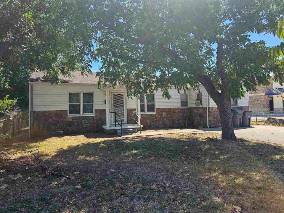 2120 NW Lake Ave in Lawton, OK - Building Photo