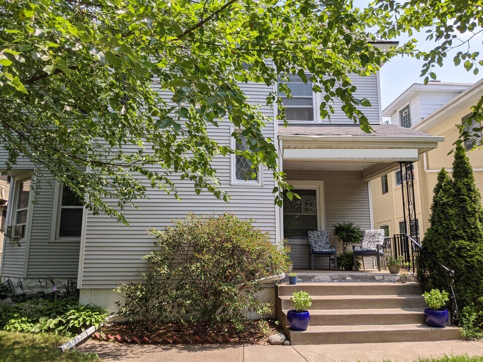 2509 Pleasant Ave, Unit 2 in Minneapolis, MN - Foto de edificio
