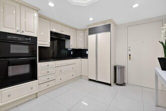 9595 Collins Ave in Bal Harbour, FL - Building Photo - Building Photo