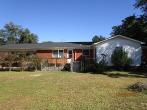 550 Manchester Dr in Manning, SC - Building Photo - Building Photo
